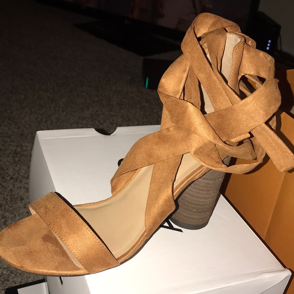 Shoes - Picture 3 of 4